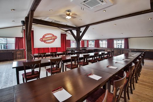 Leerer Besprechungsraum in Pullman City