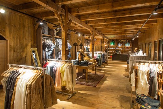 Outfits aus dem Wilden Westen Kleidergeschäft im Stil des Wilden Westen