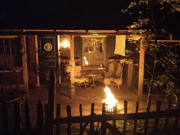 Lagerfeuer Holzhaus