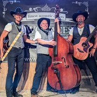 Two Faces Drei Männer mit Kontrabass und Gitarren