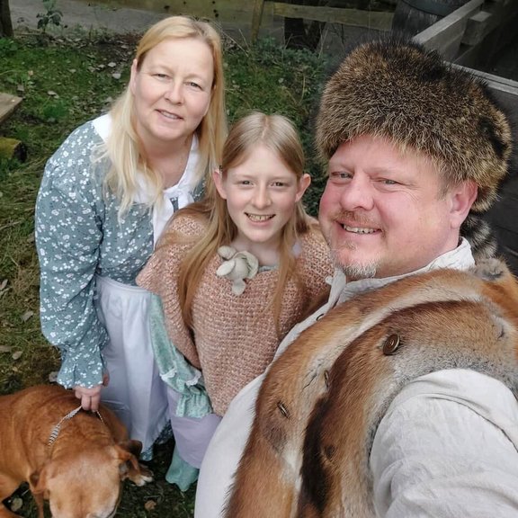 Familie Schulz lächelt in die Kamera