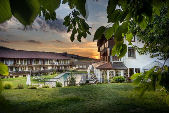 Hotelanlage mit Pool
