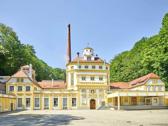 Außenansicht der Brauerei Hacklberg