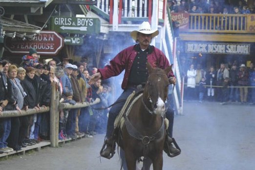 viele Begeisterte bei den Festivals Cowboy auf Pferd