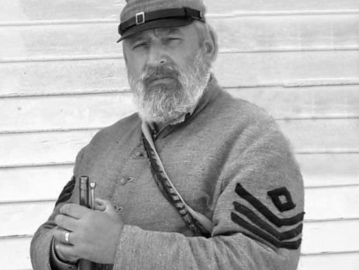 Mann in alter Uniform des amerikanischen Bürgerkriegs