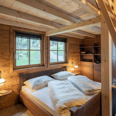 Urlaub mit außergewöhnlichen Übernachtungen im Stil des Wilden Westens Schlafzimmer in einer Blockhütte