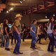 Menschen tanzen Line Dance
