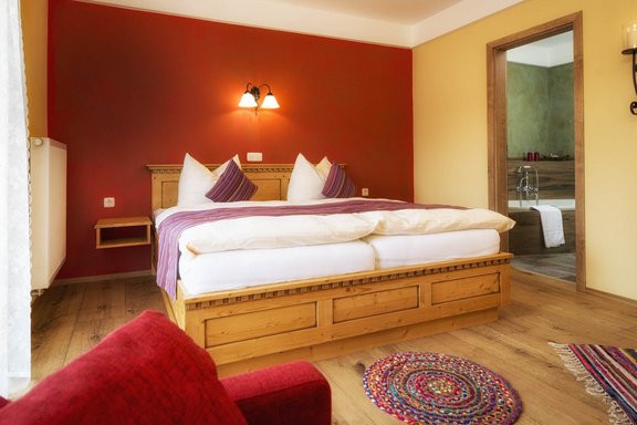 Hotelzimmer mit Doppelbett