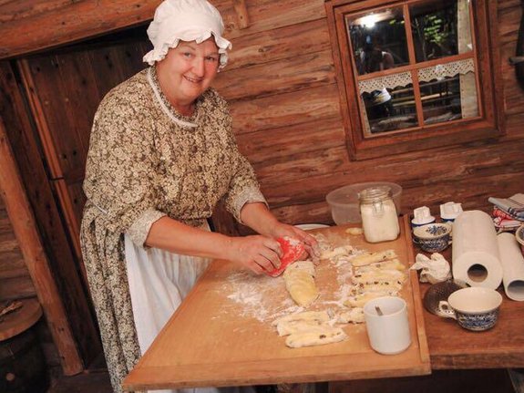 Claim 1a des Authentikbereichs in Pullman City Eine Frau backt